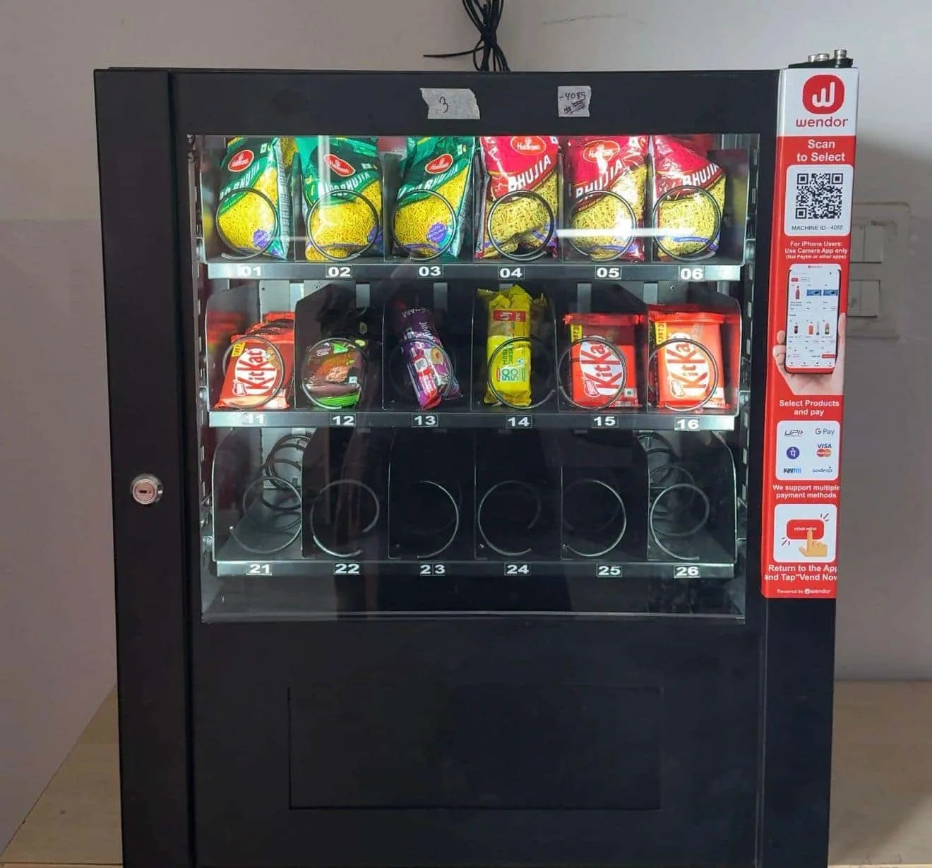 Mini-distributeur Comet et son QR code