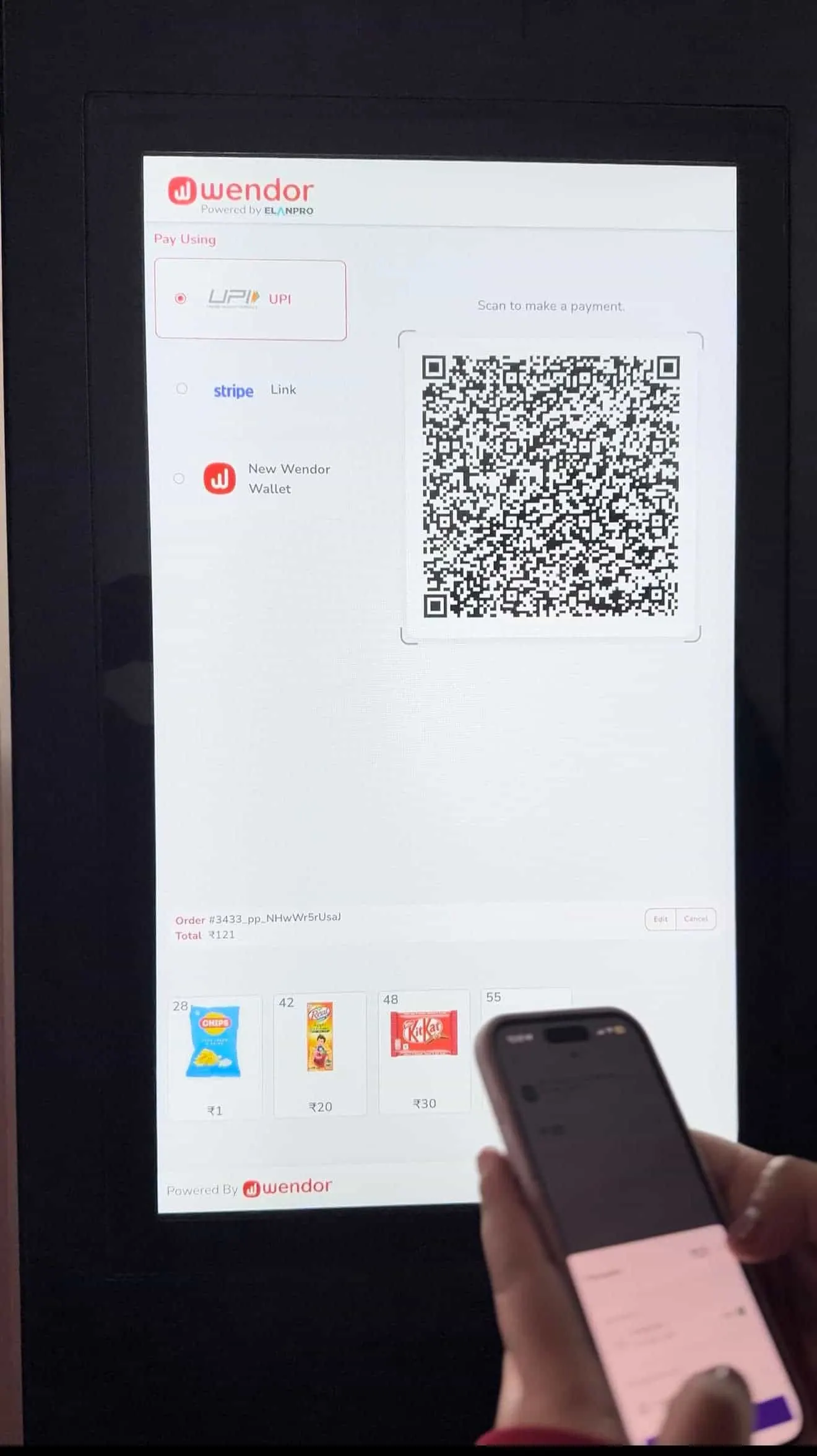 Paying at a Wendor machine by scanning the UPI QR code on its screen